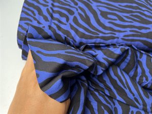 Fastvævet viscose - flot dyreprint i sort/kongeblå